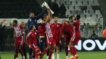 Ο Ολυμπιακός σήκωσε το 47ο πρωτάθλημα με νίκη 2-1 μέσα στην Τούμπα