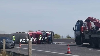 Κινέτα: Ανατροπή νταλίκας με έναν εγκλωβισμένο στην εθνική οδό-Εκτροπή κυκλοφορίας