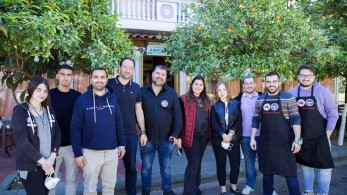 ΟΝΝΕΔ & ΔΑΠ-ΝΔΦΚ ετοίμασαν γεύματα αγάπης στην ταβέρνα «Ο Κρητικός»