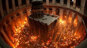 Ιεροσόλυμα: Δείτε την τελετή αφής του Αγίου Φωτός