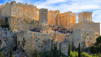 Guardian για Ελλάδα: Όλοι οι οιωνοί φαίνονται θετικοί