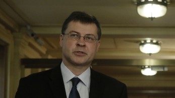 Ντομπρόφσκις: Επιτάχυνση καταβολής των 600 εκατ. ευρώ, σχεδιασμός νέας χρηματοδότησης στην Ουκρανία