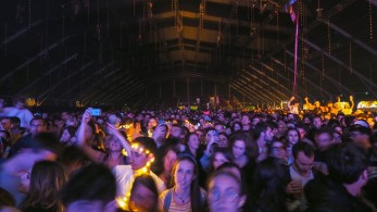 Γαλλία: Έρευνα για μυστηριώδη τσιμπήματα συμμετεχόντων σε φεστιβάλ μουσικής