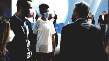 Μητσοτάκης: “Ωραίο μαλλί” σε νεολαίο του κόμματος