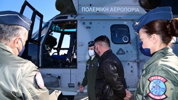 O Νίκος Χαρδαλιάς στην αεροπορική βάση Ελευσίνας