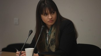 Η Μάγκυ «ανησυχεί» την παλιά φρουρά της Κουμουνδούρου