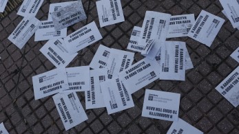 Ο «Ρουβίκωνας» πέταξε τρικάκια έξω από την Ισραηλινή Πρεσβεία