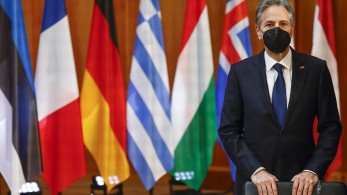 Κουλέμπα- Μπλίνκεν: Περισσότερα όπλα  «καθ’ οδόν προς την Ουκρανία»