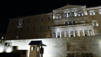 Φωταγωγημένο το κτίριο της Βουλής για την Ημέρα Μνήμης της Γενοκτονίας των Ελλήνων του Πόντου