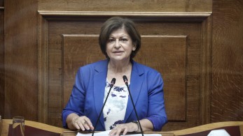 Στην αναμπουμπούλα ο λύκος χαίρεται