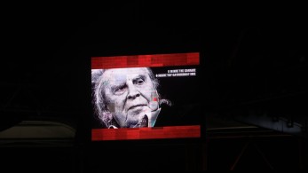 Ο Ολυμπιακός τίμησε τον Μίκη Θεοδωράκη – Συγκλονιστικές εικόνες στη φιέστα για 47ο πρωτάθλημα