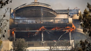 Μεγάλη φωτιά στην Άνω Γλυφάδα