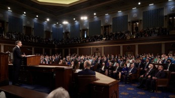 Διθυραμβικά σχόλια για την ιστορική ομιλία Μητσοτάκη