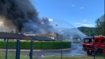 Ελβετία: Μεγάλη φωτιά  σε βιομηχανικό κτίριο έξω από τη Ζυρίχη