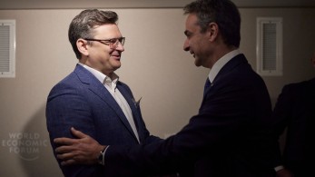 Μητσοτάκης σε Κουλέμπα: Η Ελλάδα θα συνεχίζει να στηρίζει την Ουκρανία