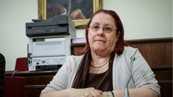 Η γενική επιθεωρήτρια δημόσιας διοίκησης επί ΣΥΡΙΖΑ θέλει να απαγορεύσει το βιβλίο του Λοβέρδου