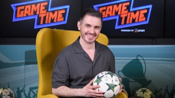 ΟΠΑΠ Game Time: O Μιχάλης Χατζηγιάννης αφιερώνει τραγούδι στην Εθνική Ομάδα