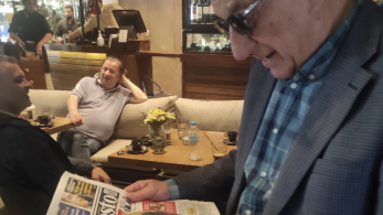 Ο αντιπρόεδρος της Βουλής στο Κολωνάκι με tomanifesto