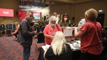 ΣΥΡΙΖΑ: Το τελεσίγραφο της «Ομπρέλας» στον Τσίπρα και οι γκρίνιες των προεδρικών