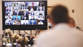 Ούτε ανασχηματισμός ούτε εκλογές