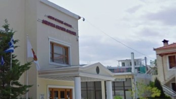 Αντιδήμαρχος γρονθοκόπησε γυναίκα συνάδελφό του στο δημαρχείο Μάνδρας