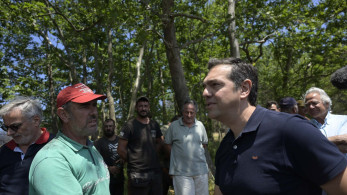 Ο Τσίπρας στα καμένα και η Κουμουνδούρου… φλέγεται