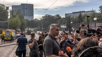 Ουκρανία: Ένας νεκρός και 5 τραυματίες από την επίθεση  στο κέντρο του Κιέβου-Χτύπησαν 9ώροφο κτίριο  και νηπιαγωγείο