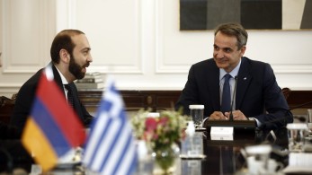 Συνάντηση Μητσοτάκη με τον Αρμένιο υπ. Εξωτερικών: Παραδοσιακά υψηλό το επίπεδο διμερών σχέσεων
