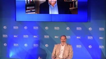 Πρώτη εμφάνιση Γ. Παπανδρέου μετά τον βηματοδότη: Συνεχίζω