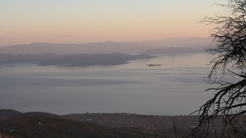 Προσπάθεια διάσωσης τραυματία που έπεσε σε γκρεμό στο Πήλιο