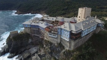 Πυρκαγιά στο Άγιον Όρος – Δεν κινδυνεύουν μοναστήρια