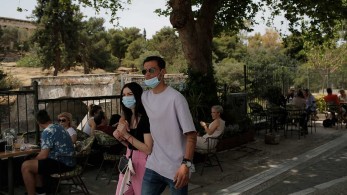 Κορωνοϊός: Προς 30.000 κρούσματα τη μέρα