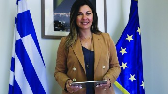 Σοφία Ζαχαράκη στην εφημερίδα tomanifesto: Ο τουρισμός είναι ασπίδα για κοινωνία και οικονομία