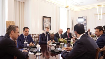 Βαίνομεν, δεν βαίνομεν προς εκλογάς, δουλεύουμε…