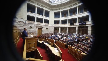 Μεσαία τάξη: Θέλει ν΄ αγιάσει κι ο Τσίπρας δεν την αφήνει