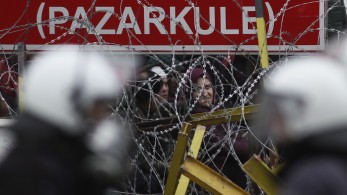 Κόλαφος το Spiegel για Τουρκία: «Κατευθύνει τα επεισόδια στα ελληνικά σύνορα»