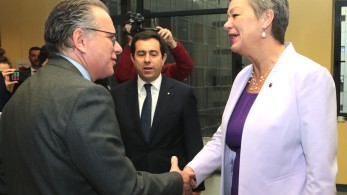 Μεταναστευτικό: Και έτσι ο Κουμουτσάκος έπεισε την Ίλβα