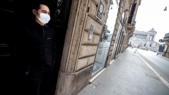 Χωρίς λειτουργίες και μετάληψη ξανανοίγουν οι εκκλησίες στη Ρώμη