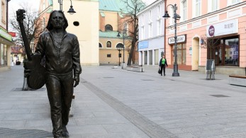 Στην Πολωνία κάνουν προσευχές… delivery