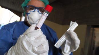 Κορωνοϊός: Εννέα νέα διαγνωστικά εργαστήρια στη Μόσχα