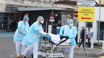 Κορωνοϊός: Ξεπέρασαν τους 1.000 οι νεκροί στη Γαλλία