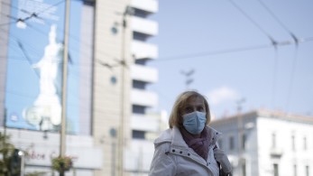 Είναι ο κορωνοϊός ηλίθιοι! Μείνετε σπίτι