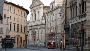 Τρόμος στην Ιταλία από τον κορωνοϊό: Η Ρώμη θυμίζει πόλη-φάντασμα (vid)