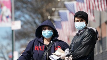 Δραματική η κατάσταση στη Νέα Υόρκη: Διπλασιάζονται τα κρούσματα κάθε 3 μέρες