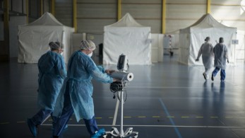 Κορωνοϊός στην Γαλλία: 319 νεκροί σε 24 ώρες, στα 17 χιλιάδες τα κρούσματα