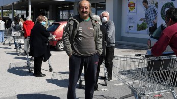 Επιβεβαιώνει ο Πέτσας: Έξοδος με το… ρολόι