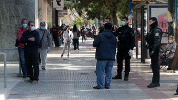 Τα μέτρα για να αποφευχθεί ο συνωστισμός σε τράπεζες και εφορίες