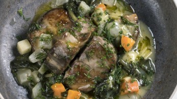 Χοιρινό φρικασέ με σέσκουλα, σελινόριζα και άνηθο