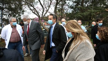 Στο Σωτηρία και στο πλευρό ασθενών και υγειονομικών ο πρωθυπουργός