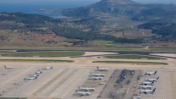 Κορωνοϊός: Τέλος όλες οι πτήσεις από και προς Ελλάδα από την Κυριακή